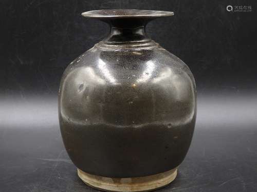 Chinese pottery jar.