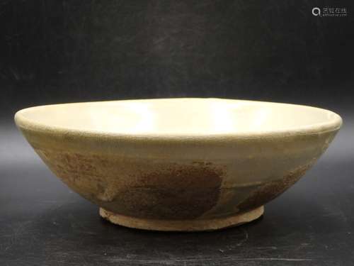 Chinese pottery bowl.