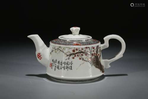 Chinese famille rose porcelain teapot, Republic Period.