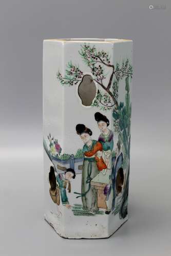 Chinese famille rose porcelain hat vase.