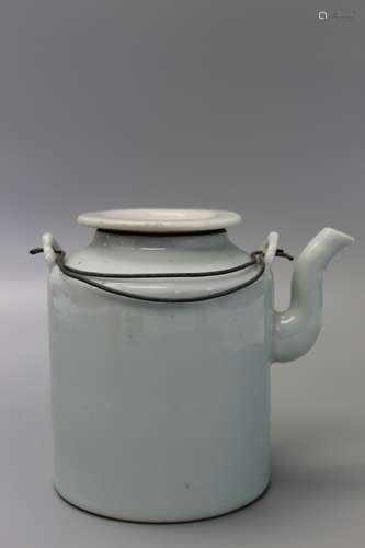 Chinese porcelain teapot.