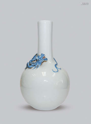 “雍正年製” 瓷龍紋瓶