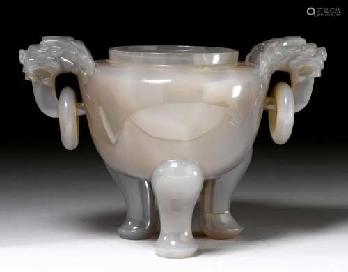 A DING-SHAPED GREY AGATE INCENSE FOUNTAIN. China, 19th/20th c. H 16 cm. Cover missing. Minor chips.