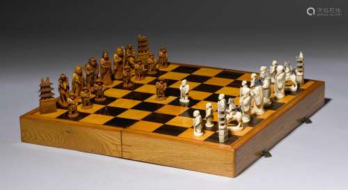 A WOOD AND IVORY CHESS SET. China, ca. 1960, 57x57x7 cm, H 6-9 cm (figures). Wooden box. Minor chips.