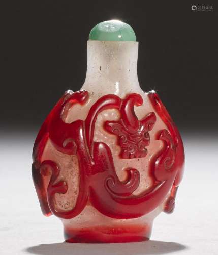 A GLASS SNUFF BOTTLE. China, H 5.6 cm. Spoon broken off.