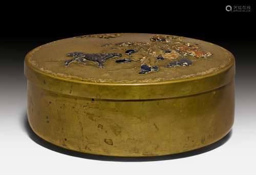 A ROUND BRONZE BOX WITH A RAKAN AND A KIRIN, DETAILED IN GOLD, SILVER, COPPER AND BLACK LACQUER. Japan, Meiji Period, D 15.5 cm. Signed: Nishikyô Inoue zô.