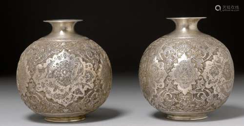 A PAIR OF SPHERICAL SILVER VASES WORKED WITH BIRD AND FLOWER DECORATION. Persia, 20th c. H 15 cm. Two punches: 