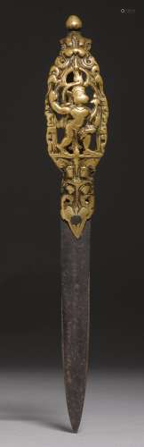 A RITUAL DAGGER WITH AN OPENWORK BRONZE HANDLE DEPICTING HANUMAN AND AN IRON BLADE. India, Maharashtra, ca. 18th c. L 27.5 cm.