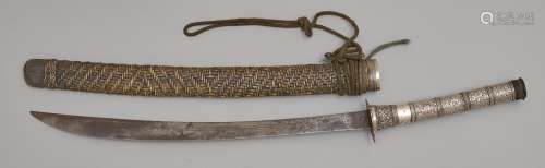 A DHA (SWORD) WITH ENGRAVED SILVER GRIP, THE POMMEL COMPRISING A CHINESE COIN. Burma, L 65.5 cm, 43.5 cm (blade). With copper, wood, plastic and rattan components. Blade rusted, with supplemental guard.