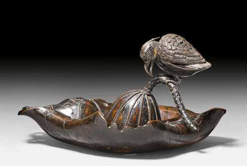 A BRONZE LOTUS BOWL WITH A BIRD. Japan, Meiji Period, D 28 cm. Back of the bird figure removable, but not matching entirely.