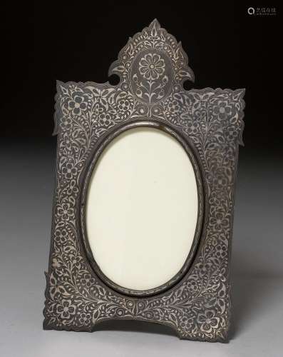 A SILVER-INLAID IRON PICTURE FRAME. India, 19th/20th c. 26x15.5 cm.