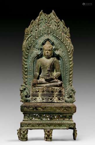 A BRONZE FIGURE OF THE SEATED BUDDHA.