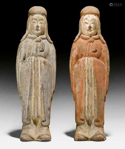 A PAIR OF STANDING COURT FIGURES.