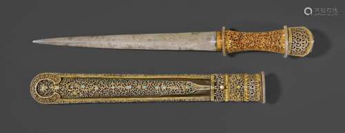 A FINE DAGGER (KONGDI MAJA) WITH PARCEL GILT SILVER MOUNTS.