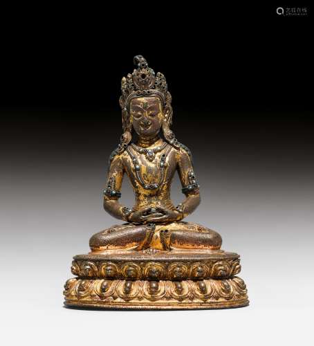 A GILT COPPER ALLOY FIGURE OF AMITAYUS WITH SILVER AND GLASS INLAYS.