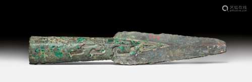 A BRONZE SPEAR HEAD INLAID WITH MALACHITE.