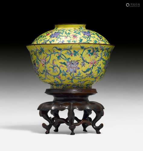 A YELLOW-GROUND PAINTED CANTON ENAMEL BOWL AND COVER.