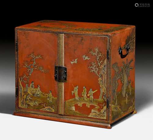 A SMALL LACQUER CABINET DECORATED WITH SCHOLARS IN A LANDSCAPE.