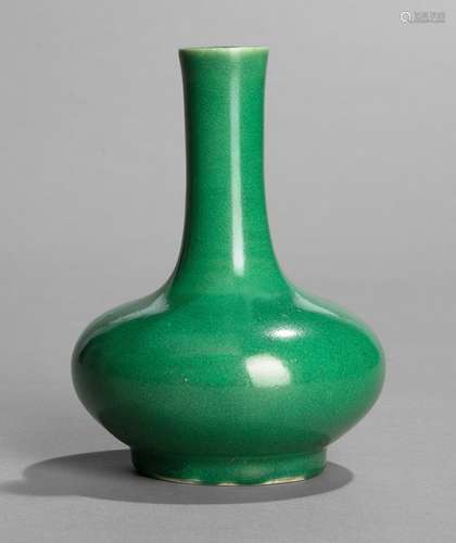 A SMALL FINELY CLAZED APPLE-GREEN VASE