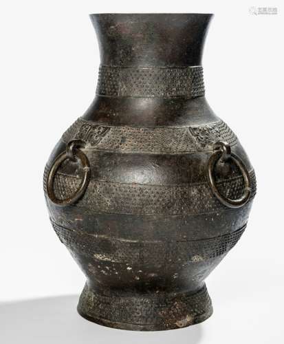 A'HU'-SHAPED BRONZE VASE IN ARCHAIC STYLE