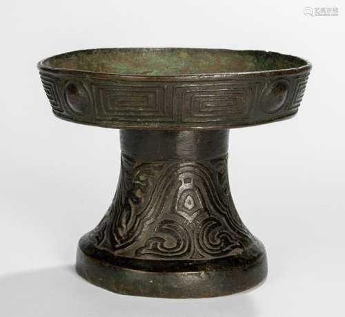 A BRONZE DOU IN ARCHAIC STYLE