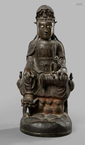 A BRONZE FIGURE OF GUANYIN