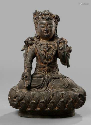 A BRONZE FIGURE OF GUANYIN