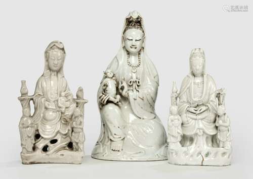 A GROUP OF THREE DEHUA MODELS OF SEATED GUANYIN