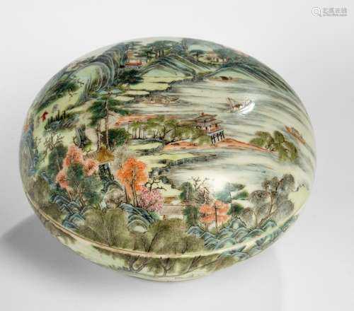 AN ENAMELLED PORCELAIN BOX AND COVER SHOWING A JIANGNAN SCENE, China, Qianlong six-character mark, Republic period - Property from a German private collection, acquired prior to 1940 - Few very minor chips to the inner rim