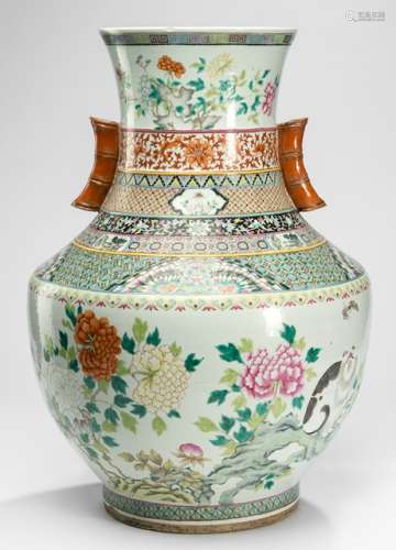 A POLYCHROME DECORATED PORCELAIN VASE WITH FLOWERS, CAT AND BUTTERFLIES, China, Guangxu period - Property from an old Italian private collection, assembled prior 1990 - Very slightly chipped