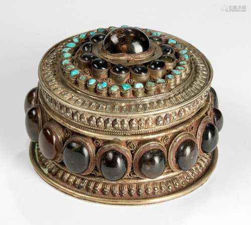 A SILVERED-COPPER BOX AND COVER WITH TURQUOISE, AMETHYST AND CARNEOL INLAYS, Tibet or Nepal, ca. 1900 - Property from the estate of a North German private collector, assembled until 1999, by descent to the present owner - Minor wear, very slightly chipped