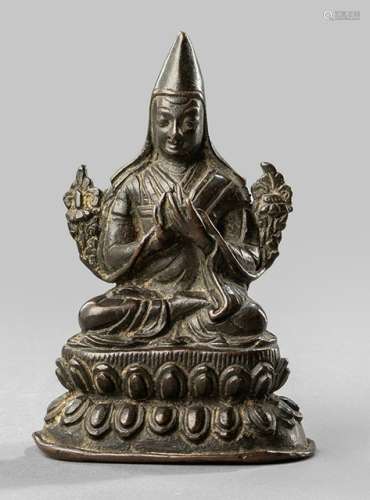 A BRONZE FIGURE OF TSONKHAPA ON A LOTUS, Tibet, 19th ct. - Provenance: Formetr old Berlin private collection - Minor wear, mandorla lost