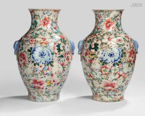 A PAIR OF 'FAMILLE ROSE' VASES WITH 'MILLE FLEUR' DECOR, China, Guangxu period - Property from a South German private collection - One vase with minor rest. chips to the rim and foot