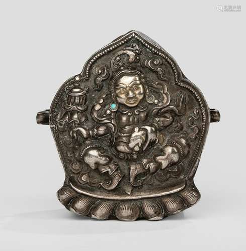 A GOOD PART-GILT SILVER GAU WITH VAISHRAVANA WITH COPPER PLATE, Tibet, 19th ct. - Property from an old Austrian private collection - Minor wear, very slightly chipped