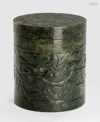 A CYLINDRICAL SPINACH GREEN JADE BOX AND COVER, China, late Qing dynasty - Property from an old Italian private collection, assembled prior 1990 - Traces of use