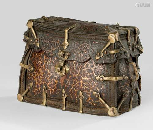 A METAL MOUNTED LEATHER CASKET, TIBET, ca. 16th/17th ct., the small leather casket with brass mounting, pair of handles to the sides and a lock to the front - Property from an European private collection, assembled in London in the 1970s and 80s - Very minor damages due to age