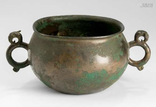 A BRONZE VESSEL WITH FINE DRAGON HANDLES, China, Song dynasty or earlier - Property from a German private collection, acquired in the late 1990s - One old rest. breach, traces of age