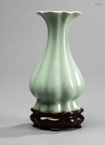 A CELADON-GLAZED RIPPED PORCELAIN VASE, China, 18th ct., wood stand - Property from an old German private collection, assembled prior to 1990 - Very small chip to mouth rim