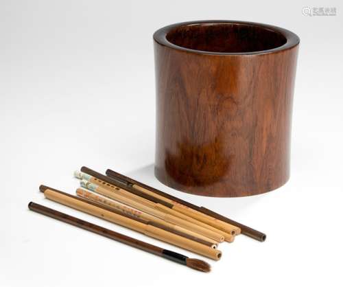 A CYLINDRICAL BRUSH HOLDER MADE OF HARDWOOD, China, Qing dynasty - Property from a Dutch private collection - Good condition, comes with 8 brushes