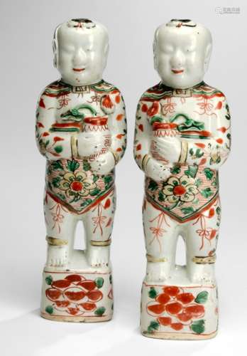 A PAIR OF WUCAI PORCELAIN BOYS, China, Kangxi period - Property from an old Belgian private collection, assembled between 1890 and 1940, by descent to the present owner - Very minor chip, traces of age