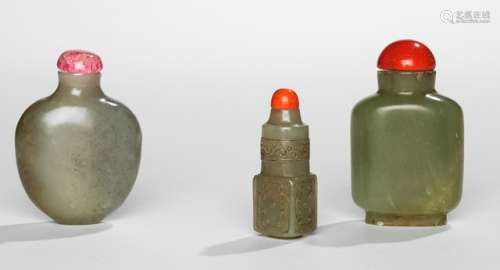 A GROUP OF THREE JADE SNUFF BOTTLES MADE OF DARK CELADON COLOURED JADE, China, two of them 19th ct. - Property from an old Diplomate collection, assembled in China prior 1970 - Partly very slightly chipped