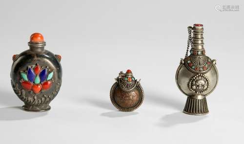 A GROUP OF THREE SILVER SNUFF BOTTLES EMBELLISHED WITH CORAL AND TURQUOISE, Tibet/Mongolia, late Qing dynasty - Property from an Austrian private collection, assembled in the 1980s and 90s - Minor traces of age
