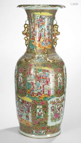 A LARGE CANTON ENAMEL FLOOR VASE WITH FOUR HIGH-RELIEF CHILONGS AND FELINE-SHAPED HANDLES, China, 19th ct. - Property from an Austrian private collection, acquired before 2016 - Minor wear, chilong slightly chipped