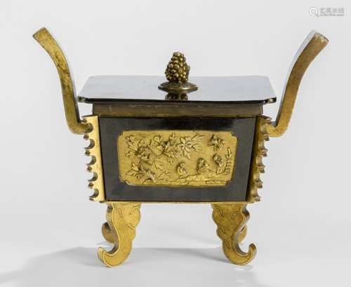 A PART-GILT SAWASA BRONEZ CENSER, with lacuqer cover, China, 18th ct. - Property from a German private collection - Wear, slightly chipped
