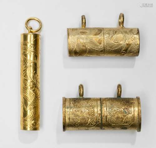 A FINE DRAGON GOLD CONTAINER AND COVER AND TWO FURTHER GILDED CONTAINERS, China/South East Asia - Property from a Rhineland private collection - The goldcontainer made of 18ct gold, weight 6,9 gr - Minor traces of age