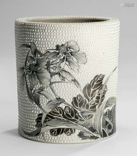 A GRISAILLE-PAINTED BISCUIT PORCELAIN BRUSHPOT, China, Qianlong mark, 19th ct.- Property from an old Italian private collection, assembled prior 1990 - Starcrack to base