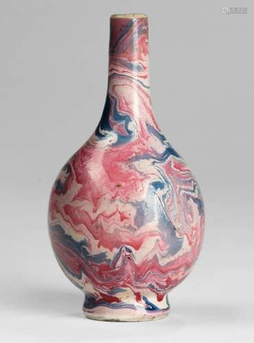 A MARBLE PATTERN PORCELAIN VASE, China, 18th/19th ct. - From the collection of a member of the Family Freiherr von Goldschmidt-Rothschild, formerly Palais Grüneburg, Frankfurt on the Main.