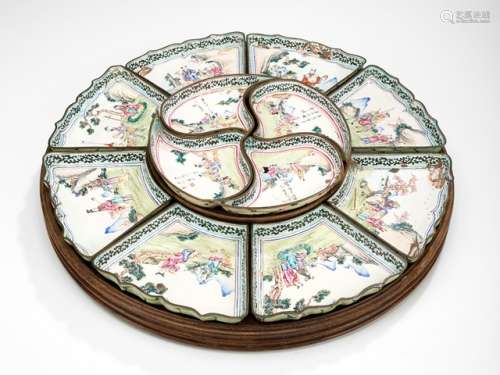 A CANTON ENAMEL SWEETMEAT SET ON A WOOD TURNING PLATE, China, 19th ct. - Property from a German private collection, acquired around 1900 - Damage due to age