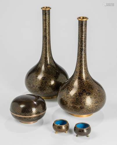 A PAIR OF CLOISONNE ENAMEL VASES, A BOX WITH COVER AND A SALT AND PEPPER VESSEL WITH FLORAL PATTERNS ON BLACK GROUND, Japan, Meiji period - Property from an old German family collection, assembled in China around 1912 - Some wear