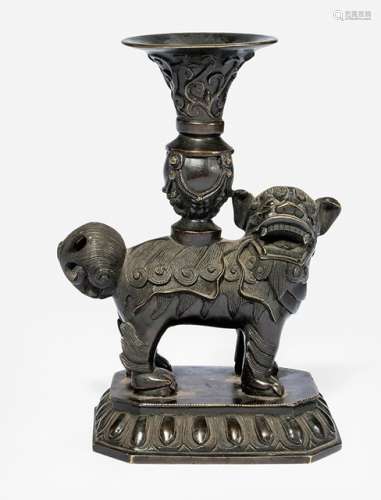 A BRONZE BUDDHIST ALTAR VASE WITH LION AND GU-SHAPED VASE, China, 18th/19th ct. - Property from an Austrian private collection, bought prior 1980 - Very slightly chipped